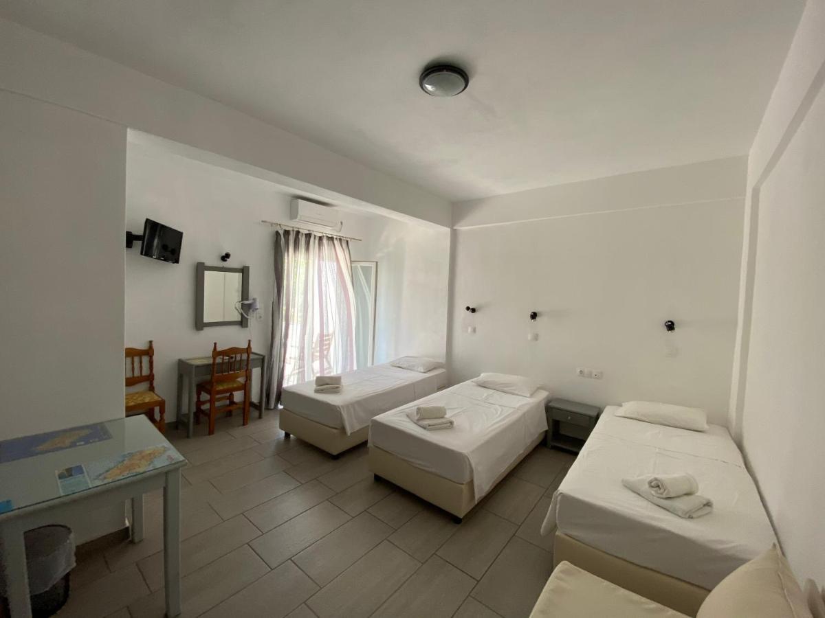 Deep Blue Rooms & Apartments Милопотас Екстериор снимка
