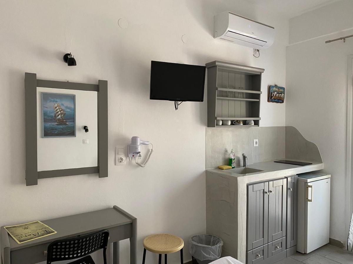 Deep Blue Rooms & Apartments Милопотас Екстериор снимка