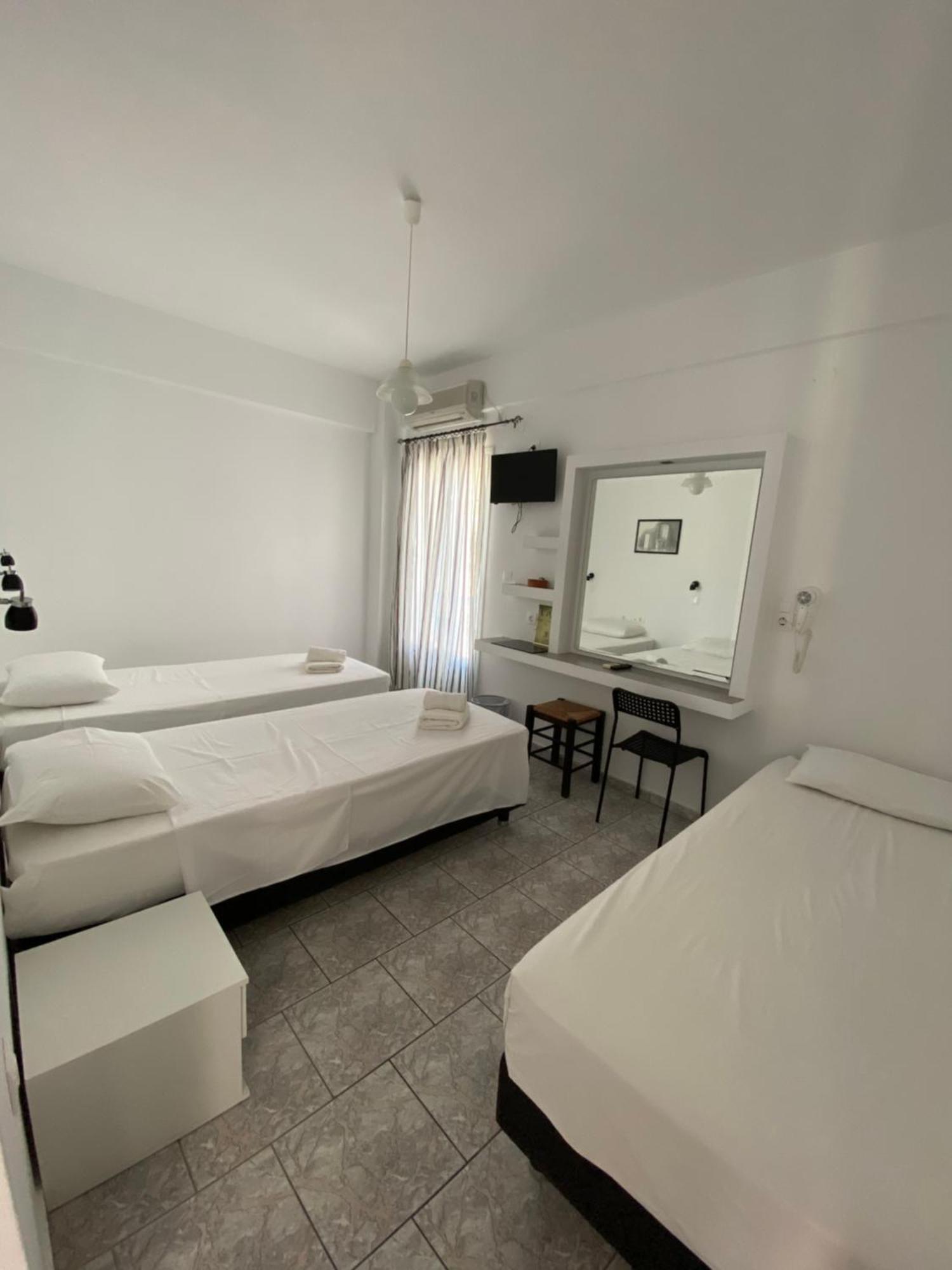 Deep Blue Rooms & Apartments Милопотас Екстериор снимка