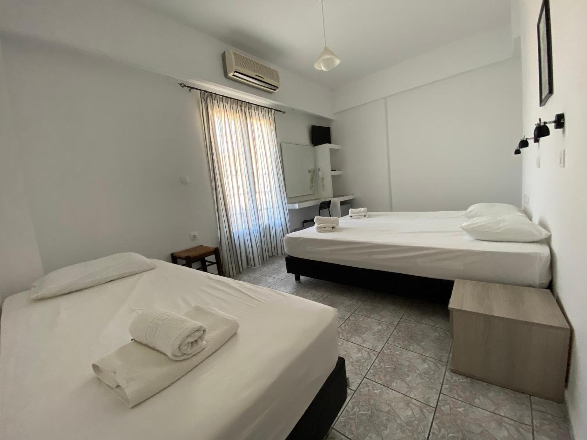 Deep Blue Rooms & Apartments Милопотас Екстериор снимка