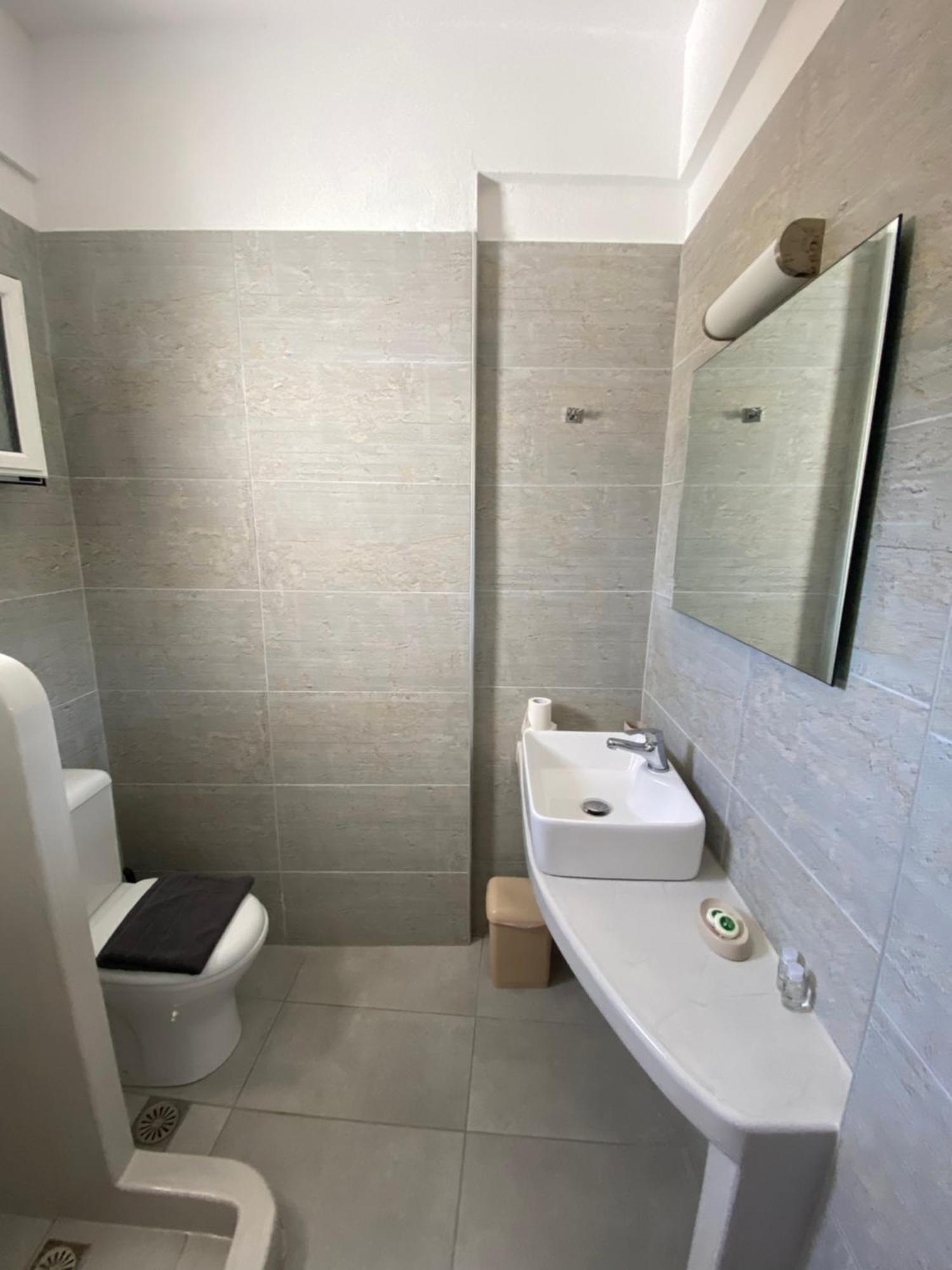 Deep Blue Rooms & Apartments Милопотас Екстериор снимка