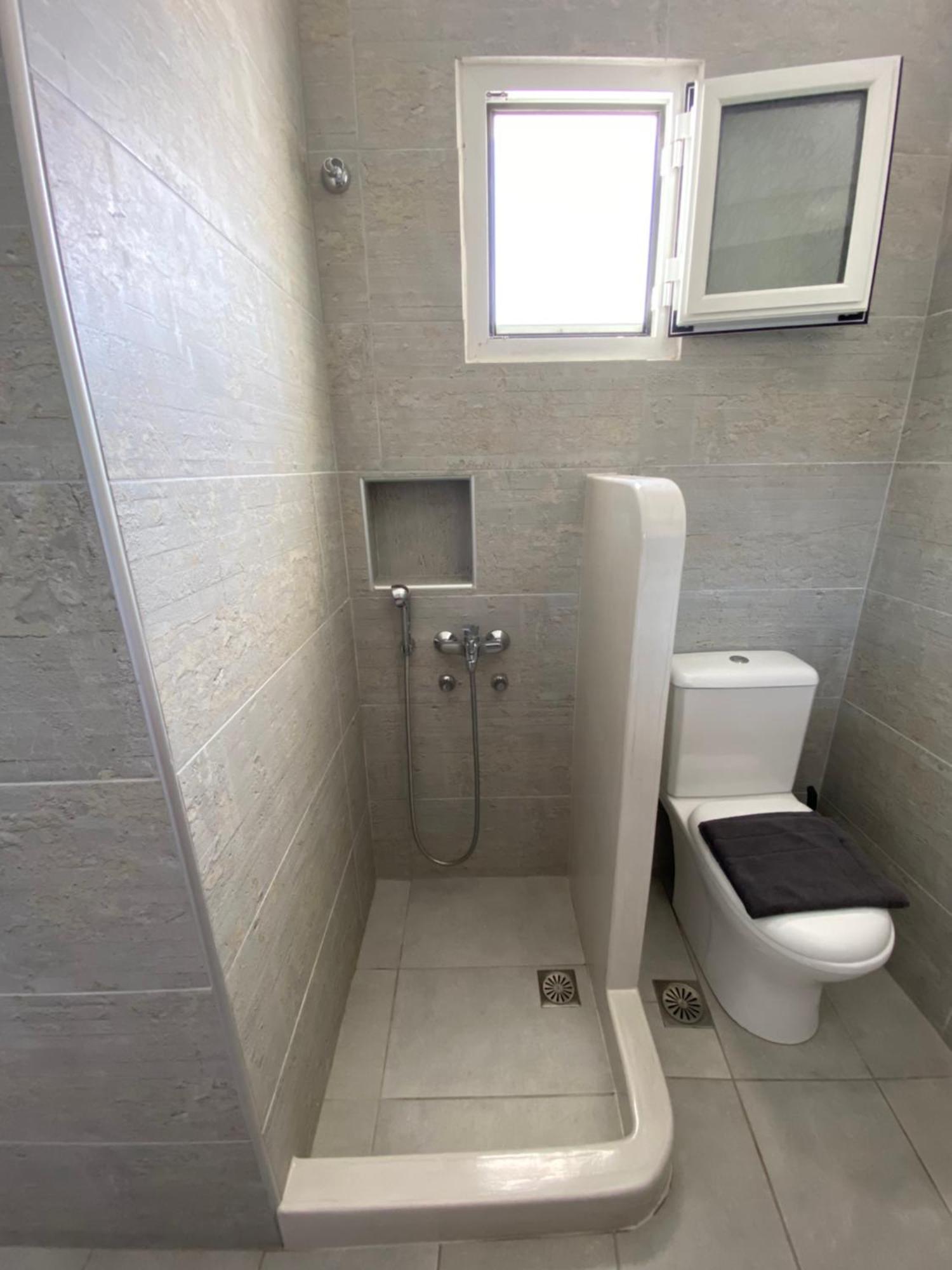 Deep Blue Rooms & Apartments Милопотас Екстериор снимка