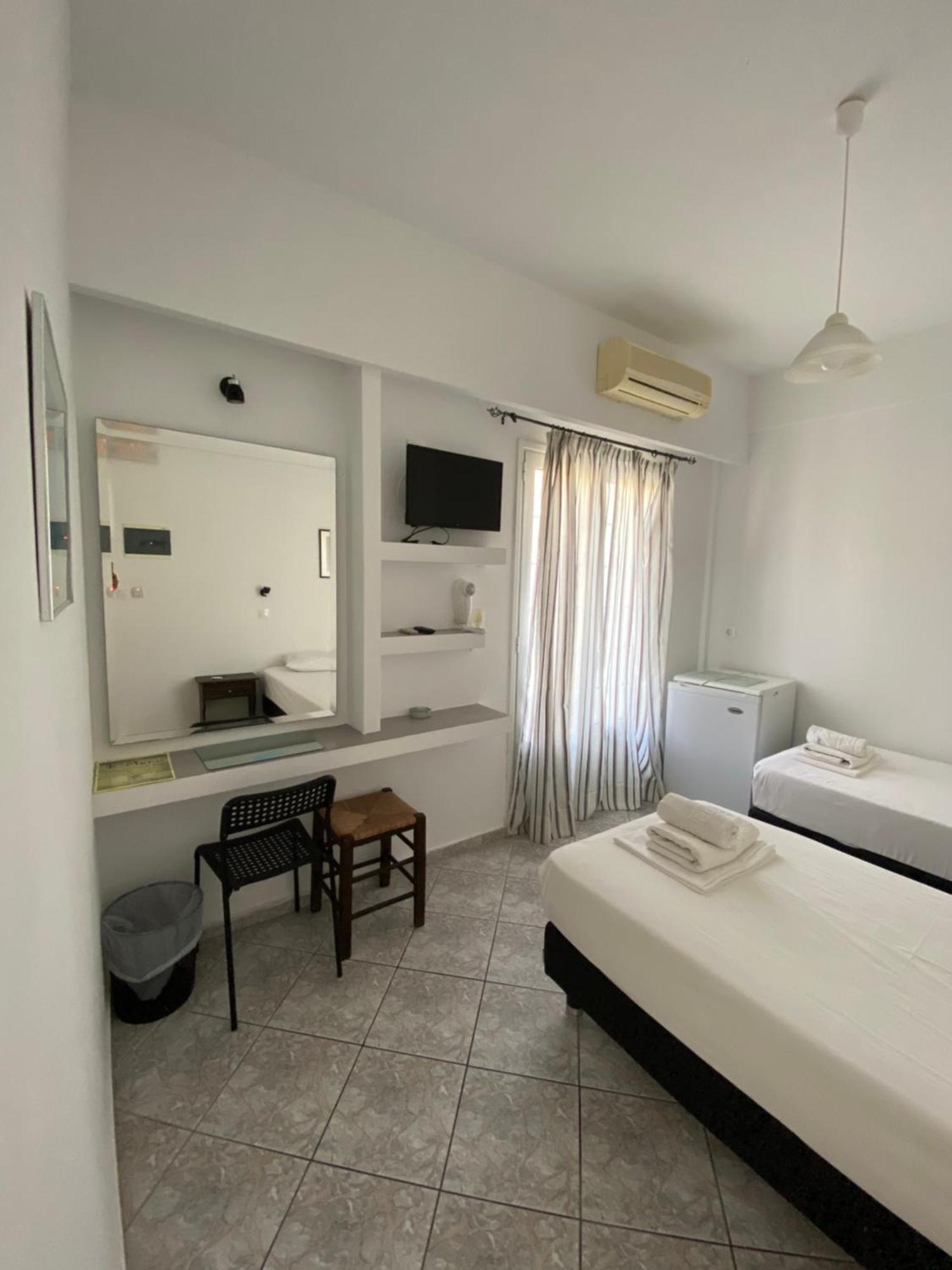 Deep Blue Rooms & Apartments Милопотас Екстериор снимка