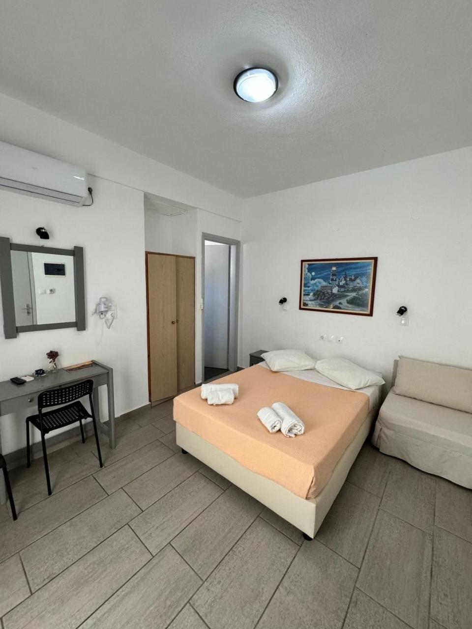 Deep Blue Rooms & Apartments Милопотас Екстериор снимка