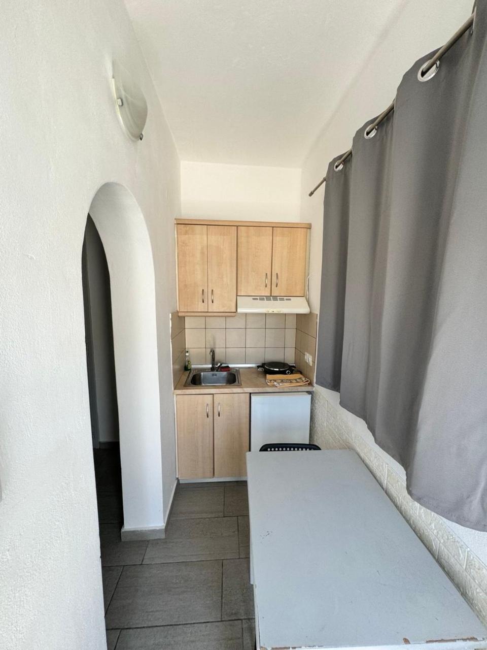 Deep Blue Rooms & Apartments Милопотас Екстериор снимка