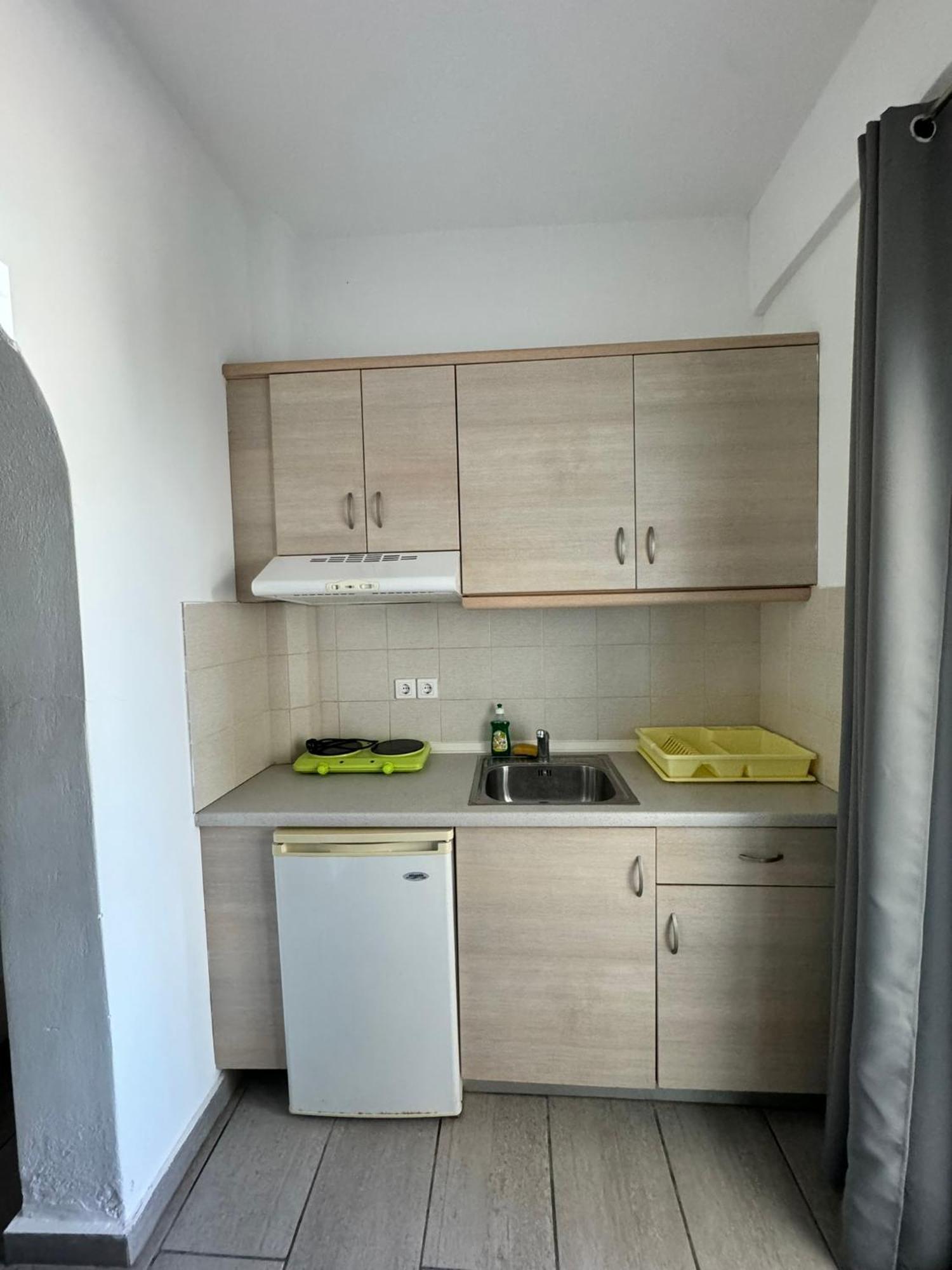 Deep Blue Rooms & Apartments Милопотас Екстериор снимка