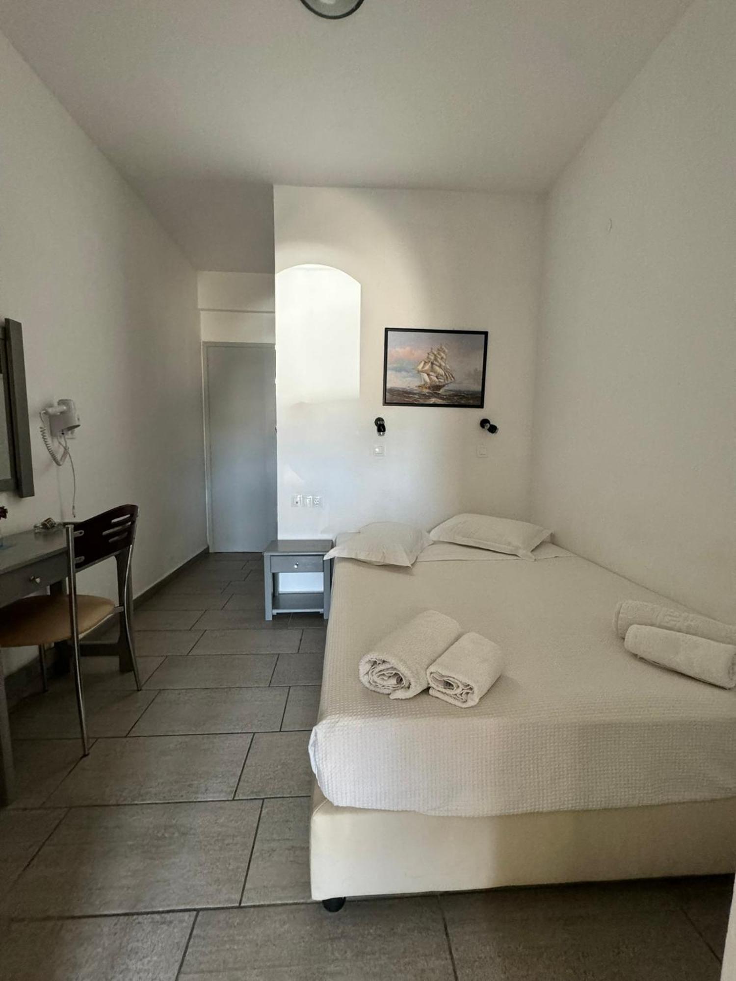 Deep Blue Rooms & Apartments Милопотас Екстериор снимка