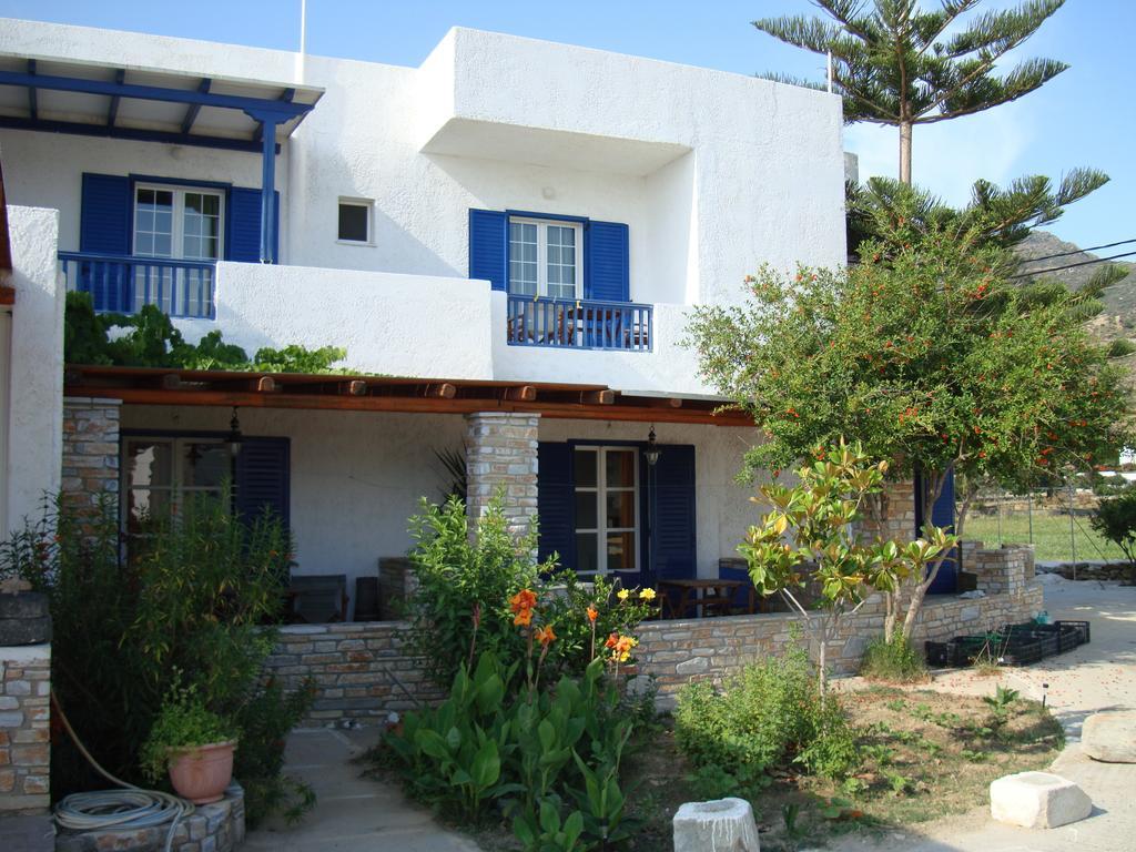 Deep Blue Rooms & Apartments Милопотас Екстериор снимка