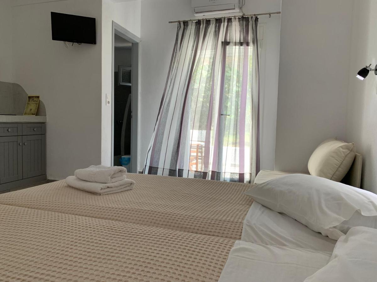 Deep Blue Rooms & Apartments Милопотас Екстериор снимка